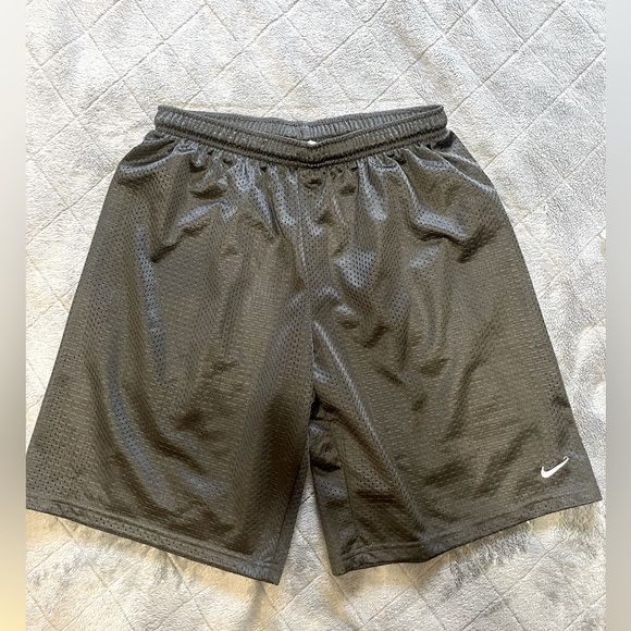 Nike basketball shorts - Picture 1 of 2